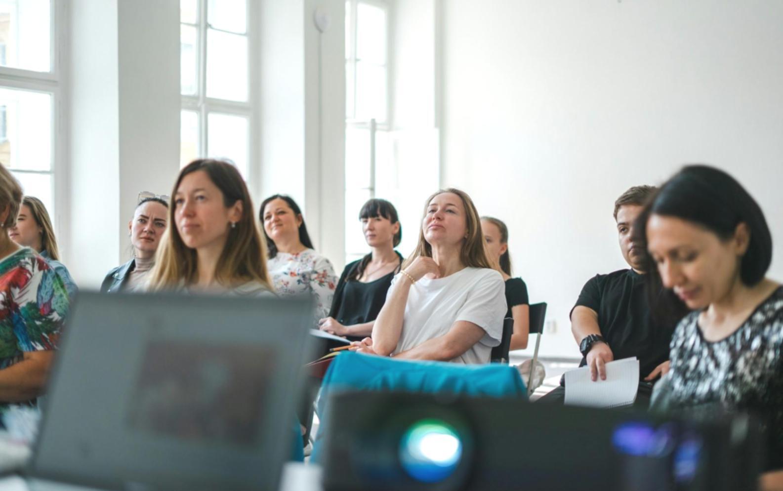 Beratungsgespräch zwischen tazemuriala-Experten und Kunden